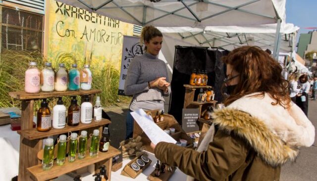 Disfrutá la Feria Festiva en el barrio porteño de Villa Devoto